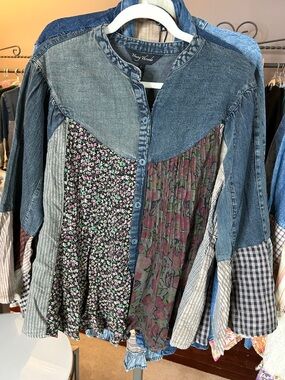 Young threads top denim size large